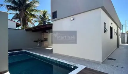 Oportunidade imperdível: Casa à venda em Itanhaém-SP, Bopiranga! 3 quartos, 2 suítes, 4 banheiros, 121m². Casa nova com piscina e fino acabamento, próximo ao mar!