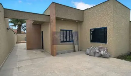 Imperdível! Casa à venda em Itanhaém-SP, Santa Terezinha: 2 quartos, 1 suíte, 1 sala, 2 banheiros, 2 vagas, 73,60m².