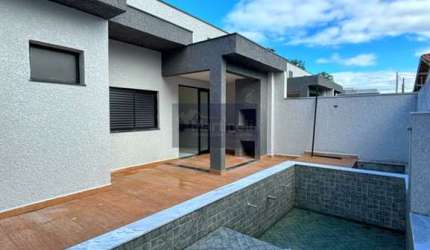 Casa com piscina em Itanhaém