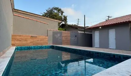 Imperdível! Casa à venda em Itanhaém-SP, bairro Belas Artes: 2 quartos, 1 suíte, 1 sala, 2 banheiros, 2 vagas, 90m².
