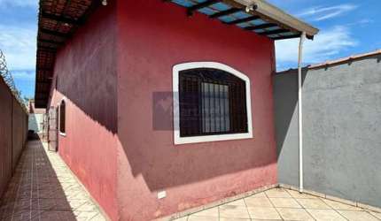 Casa à venda em Mongaguá-SP, bairro Flórida Mirim: 2 quartos, sala, 2 banheiros, 3 vagas e 90m² de área. Aproveite!
