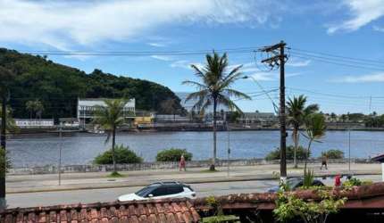 Imperdível oportunidade: Casa à venda em Itanhaém-SP, Centro, 5 quartos, 2 suítes, 2 salas, 5 banheiros, 4 vagas, 140m²!