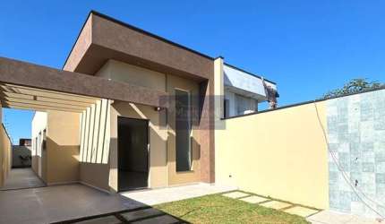 Casa nova com piscina diferenciada à venda em Itanhaém-SP, bairro Grandesp: 2 quartos, 1 suíte, 2 banheiros, 2 vagas, 70m². Imperdível!
