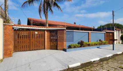Casa à venda em Itanhaém-SP, Bopiranga: 5 quartos, 1 suíte, 1 sala, 3 banheiros, 287m² de área. Imperdível!