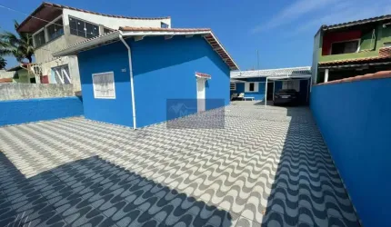 Casa à venda em Itanhaém-SP, no bairro Loty, 2 quartos, 2 salas, 2 banheiros, 2 vagas, 45,30 m² de área. Aproveite!