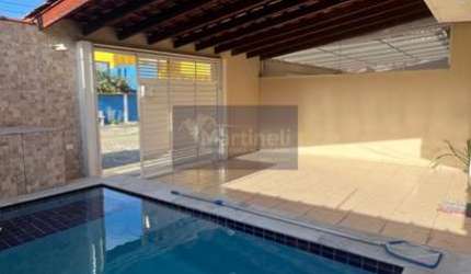 Casa à venda em Itanhaém-SP, bairro Jamaica: 3 quartos, 1 suíte, 1 sala, 3 banheiros, 2 vagas de garagem. Confira já!