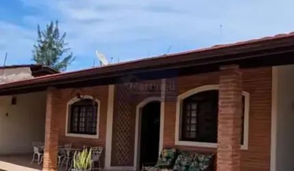 Imperdível casa à venda em Itanhaém-SP, São Fernando: 4 quartos, 2 suítes, 3 banheiros, 5 vagas de garagem, 320m² de área!