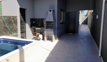 Casa à venda em Itanhaém-SP, bairro Savoy: 2 quartos, 1 suíte, 2 banheiros, 2 vagas e 74m² de área. Imperdível!