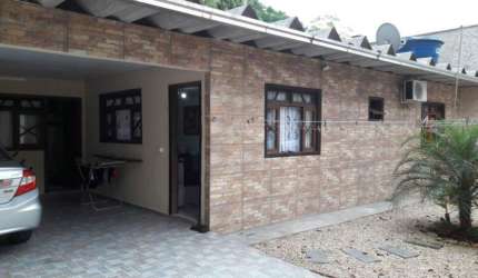 Casa + 3 quitinetes no Bairro Velha