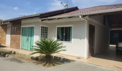 Magnífica Residência com 3 dormitórios e piscina no Passo Manso