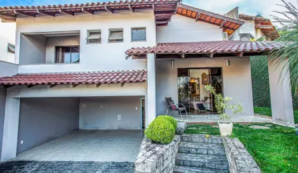 Magnífica Residência no bairro Velha próx. Rua Humberto de Campos