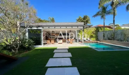 Casa de alto padrão à venda no Residencial Alphaville 1