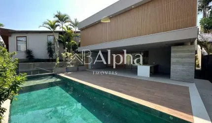 Casa moderna à venda no Residencial Alphaville 1 em Barueri - SP