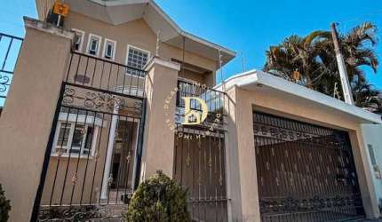 Sobrado - Jacareí - Bairro Villa Branca - 4 dormitórios (4 suítes)  239 m²