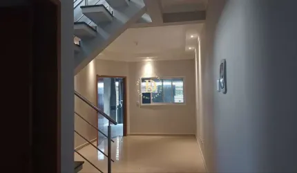 Sobrado - Jardim das Industrias - 3 Dormitórios - (1 suite) -168m²