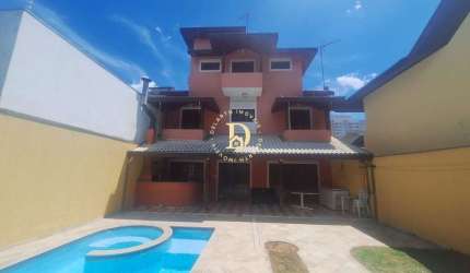 Sobrado - Villa Branca - Jacareí - 03 Dormitórios (01 Suíte) - 203m²