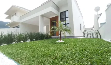 Casa em condomínio com 137m2 na Praia De Fora, Palhoca - CA1623
