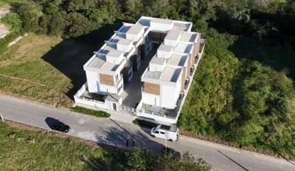 SOBRADO COM 2 SUITES E 96M2 PRIVATIVOS NOVA PALHOCA - SO1758