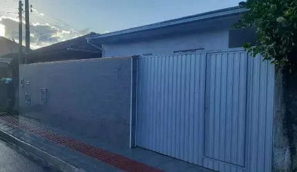 ACEITA PERMUTA  - CASA 2 QUARTOS -SUÍTE + ESCRITÓRIO +EDÍCULA+ 3 VAGAS  - CA749