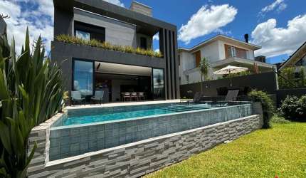 Casa em Condominio para Venda - 417m², 3 dormitórios, sendo 3 suites, 3 vagas - Nossa Senhora da Saú