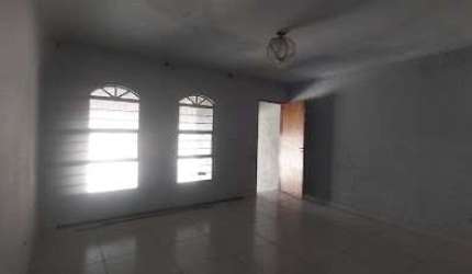 Casa térrea com 3 dormitórios e 01 suíte - Jardim Altos do Itavuvu