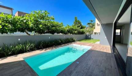 Casa com 3 quartos à venda na Rua Das Seringueiras, 729, Praia de Palmas, Governador Celso Ramos por R$ 2.889.000