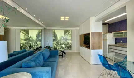 APARTAMENTO COM 2 QUARTOS SEMIMOBILIADO COM SACADA E VAGA DE GARAGEM NO CENTRO DE FLORIANÓPOLIS