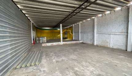 BARRACÃO COM DOCA EM QUATRO BARRAS