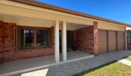 Casa 03 Dorm à venda no Bairro CAPÃO NOVO - 2 vagas de garagem
