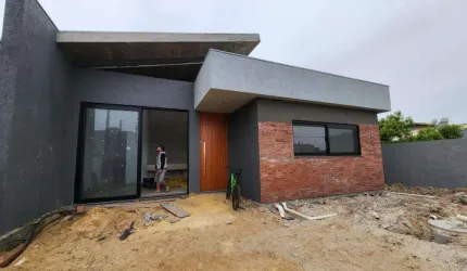 Casa 03 Dorm à venda no Bairro GUARANI com 120 m² de área privativa - 2 vagas de garagem