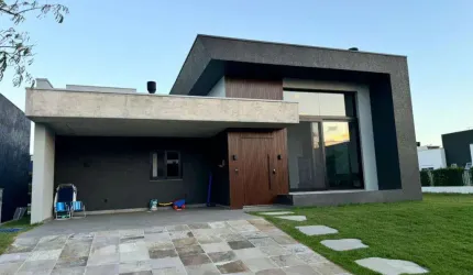 Casa 04 Dorm à venda no Bairro CAPÃO DA CANOA com 184 m² de área privativa - 2 vagas de garagem