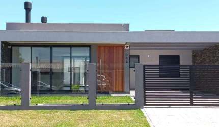 Casa 03 Dorm à venda no Bairro ARROIO TEIXEIRA com 137 m² de área privativa - 2 vagas de garagem