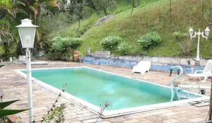 Sítio para venda com 3 dormitórios, piscina e lago em Biritiba Ussu.