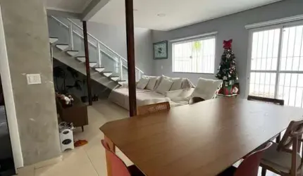 Sobrado para venda com 3 dormitórios na Vila Oliveira em Mogi das Cruzes.