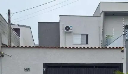 Sobrado para venda com 3 dormitórios na Vila Di César em Mogi das Cruzes.