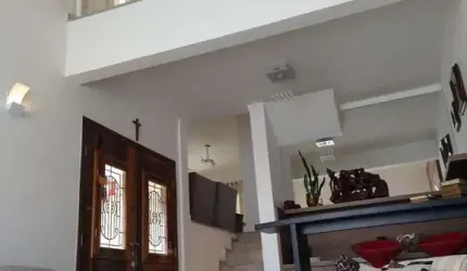 Casa mobiliada para venda com 4 dormitórios e piscina no Condomínio Aruã.