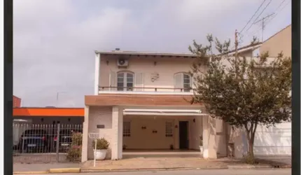 Sobrado para venda com 4 dormitórios no Jardim Armênia em Mogi das Cruzes.