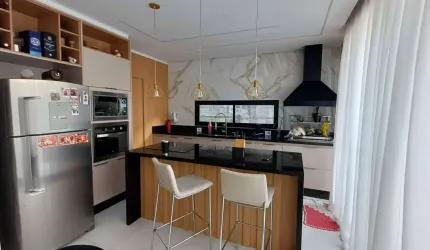 Casa térrea assobradada com 3 suítes no condomínio Aruã em Mogi das Cruzes