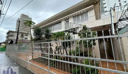Casa de esquina a 130 metros da praia