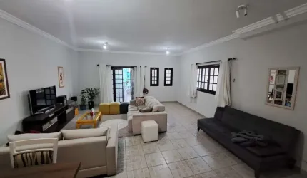Sobrado para venda com 200 m², 3 Quartos, varanda, terraço, 2 Vagas cobertas, e mais uma terceira já alugada em Itaquera Jardim Helena - São Paulo/SP.