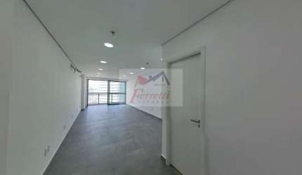 Sala comercial pronta para trabalhar com vista para o Porto de Santos