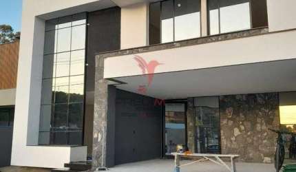Casa de altíssimo padrão pronta para Morar em Camboriú,  ótima localização !