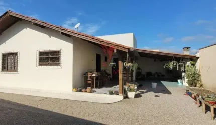 Maravilhosa Casa em Tijucas com excelente localização, pertinho de tudo que você precisa!