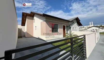 CASA COM UM SUÍTE TERRENO DE ESQUINA – AMPLO ESPAÇO MUITO BEM LOCALIZADA