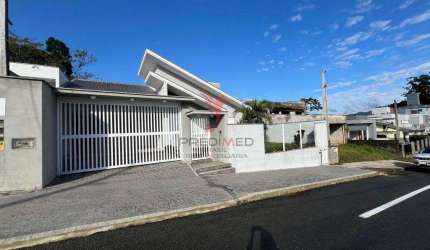Casa Alto Padrão Localizada no Bairro Amizade. Aceita imóvel de menor valor