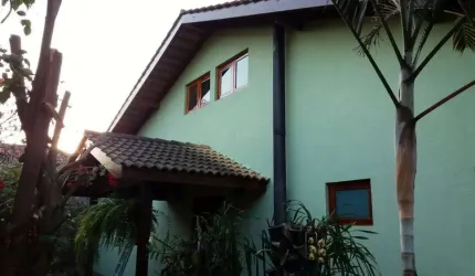Casa Térrea com piscina à Venda em Atibaia