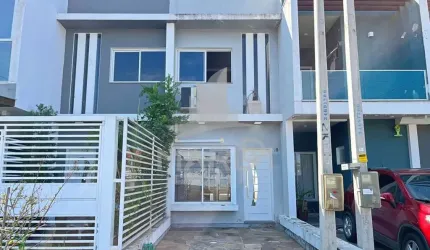 Casa com 2 quartos à venda na Rua Vacaria, 50, Hípica, Porto Alegre por R$ 328.000