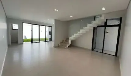 Lindo Imóvel de 164m² com Espaço para Piscina, Segurança e Conforto Total