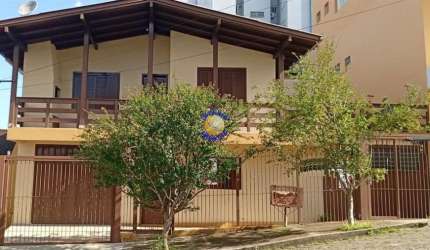 Casa com 5 quartos à venda no Treviso, Caxias do Sul , 225 m2 por R$ 600.000