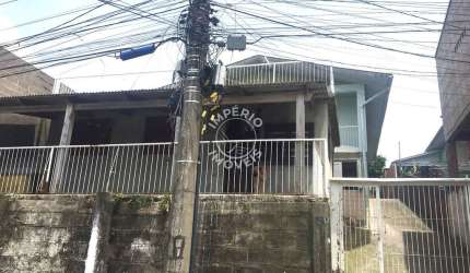 Casa com 5 quartos à venda no Santa Fé, Caxias do Sul , 236 m2 por R$ 415.000